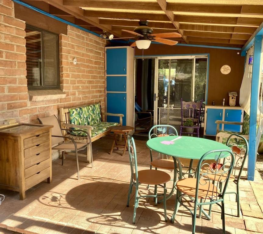 Casa Azul - Cute Centrally Located Adobe With Large Fenced Outdoor Living For Pets And Adults, Non-Smoking Tucson Dış mekan fotoğraf