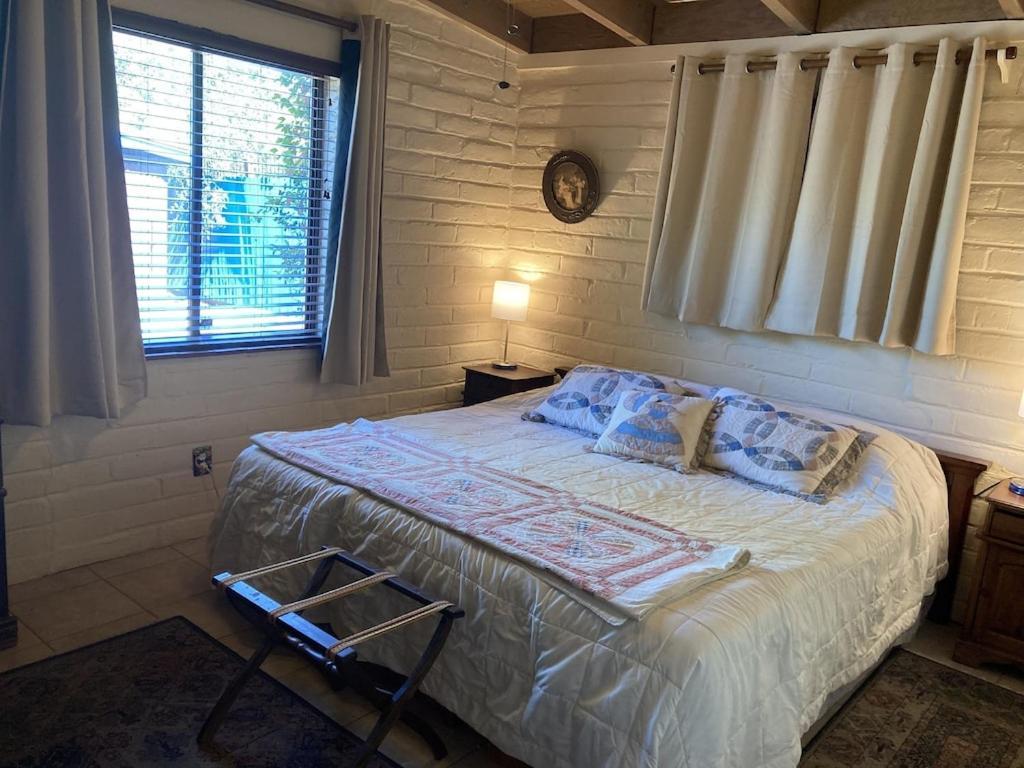 Casa Azul - Cute Centrally Located Adobe With Large Fenced Outdoor Living For Pets And Adults, Non-Smoking Tucson Dış mekan fotoğraf